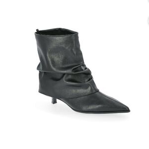 Time and Tru Black Slouchy Heeled Boots